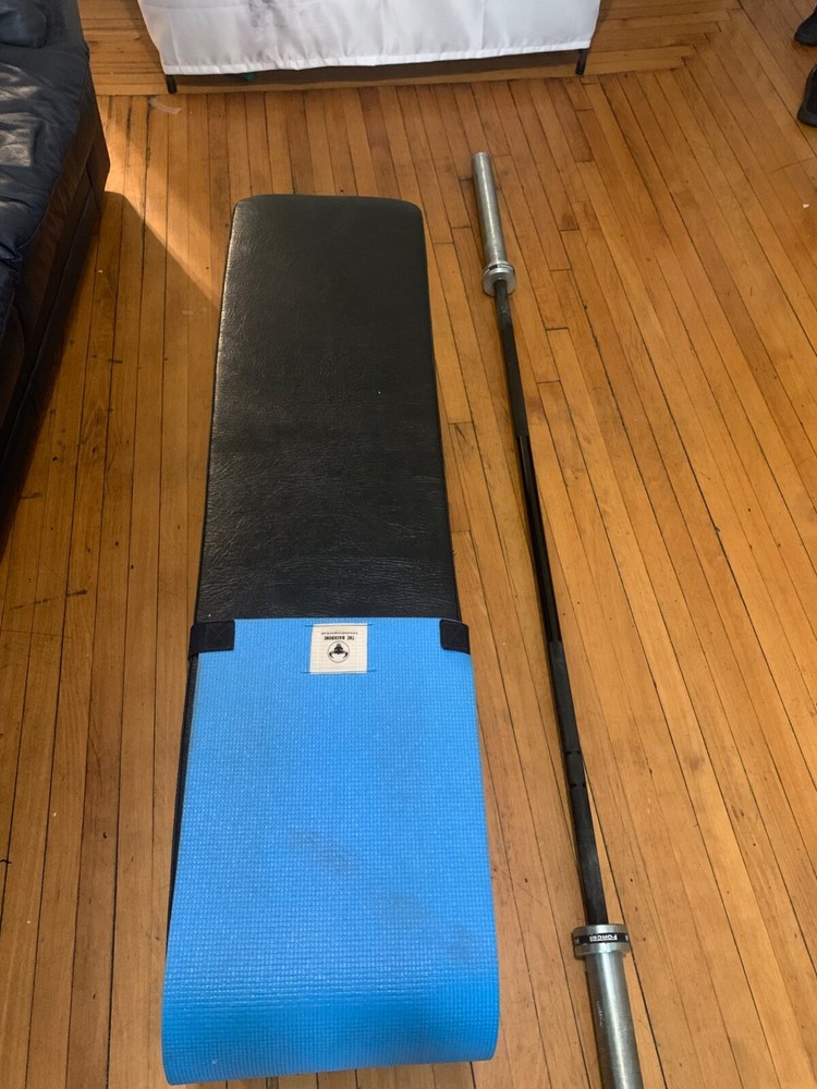 Power rack with J Hooks and Safety Arms + Flat Bench