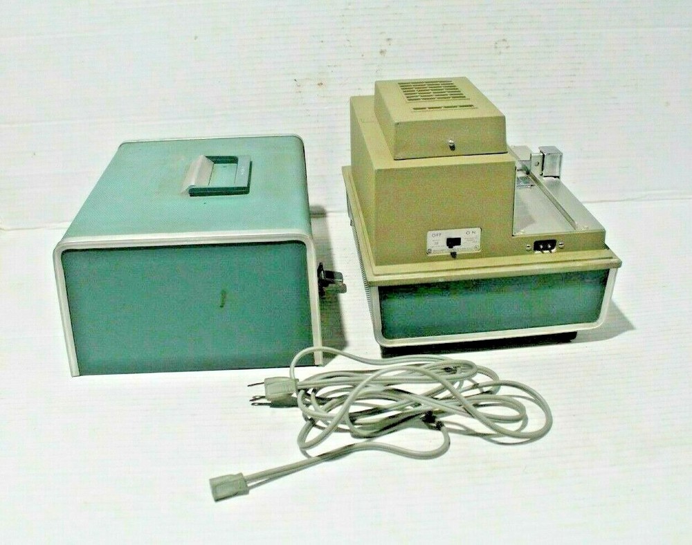Vtg Argus 500 Automatic Model 58 Projector in case. (Leg does not lock) Tested