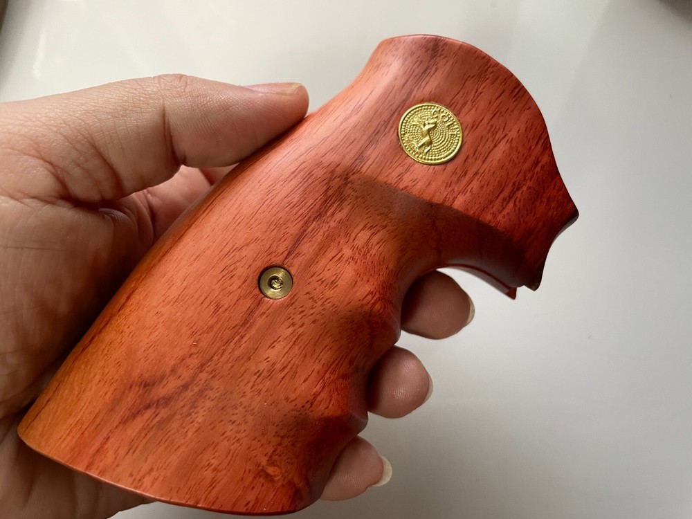 New Smooth Wood Decorative Grips For Colt Python grip, Checker;Closed back