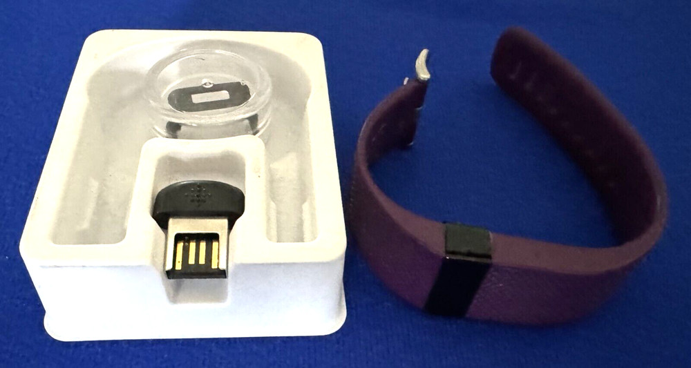 2015 Fitbit Charge HR Activity Tracker Wristband MSIP-CRM-XRA-FB405-Doesn't work