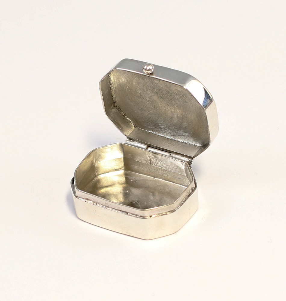 9927056-D 925 Silver Miniature Rectangular Pill Box 1X2X2.5Cm