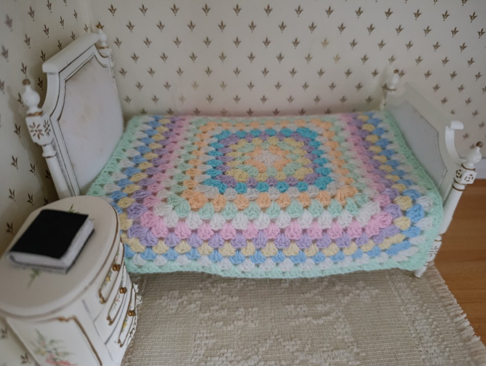 1:12 Scale Dolls Bedding