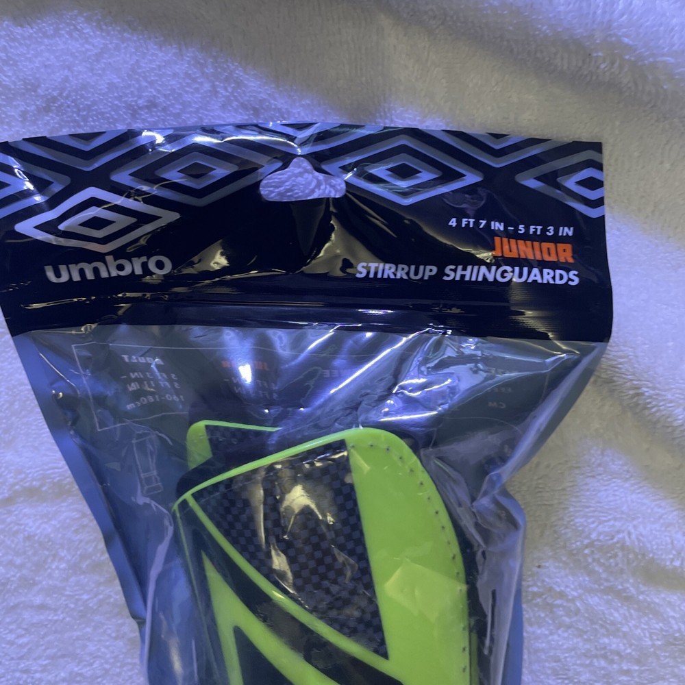 Umbro Junior Stirrup Soccer Shinguards 4' 7"- 5' 3"