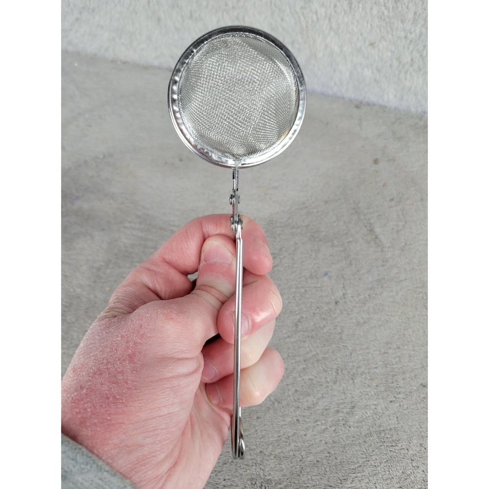 Stainless Steel Mesh Tea Infuser Ball with Spring Action Squeeze Handle Silver