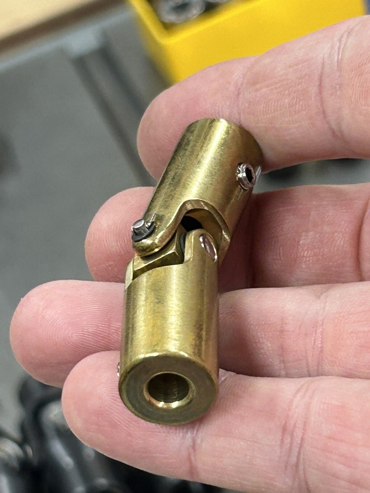 QTY 1 UNKNOWN MAKER SOLID BRASS UNIVERSAL JOINT 1/4" BORE BOTH ENDS 2 SET SCREWS