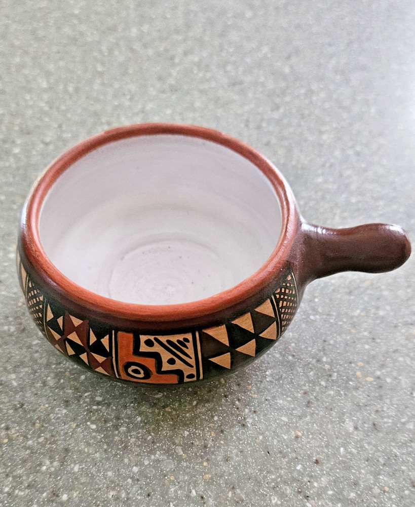 Peruvianl Folk Art pot with handle, handpainted authentic