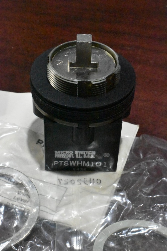 Honeywell PTSWHM101 Micro Switch Model B 8438