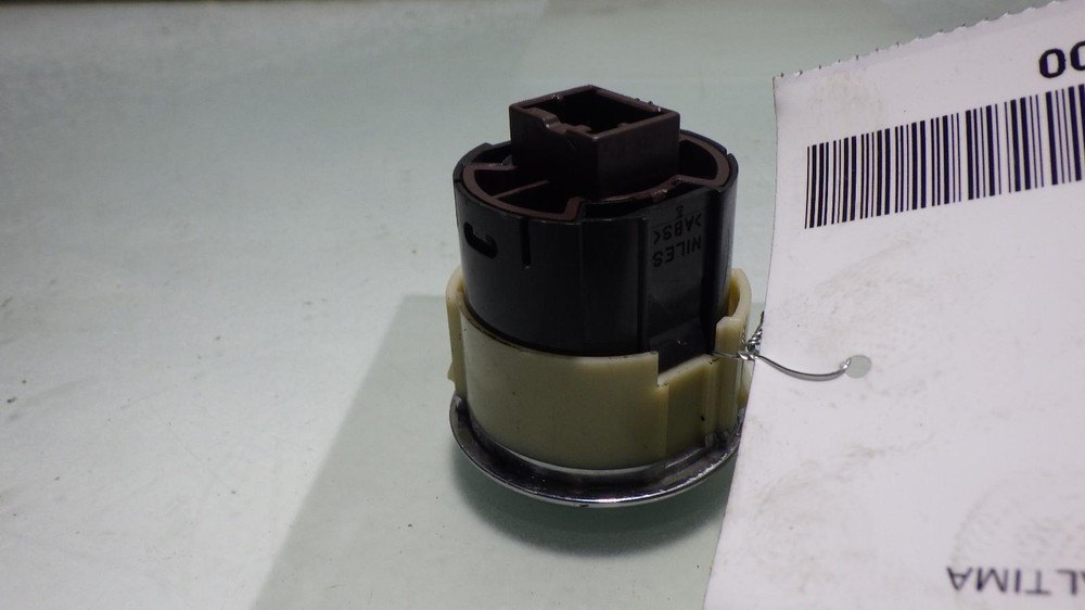 10 NISSAN ALTIMA Ignition W/Key