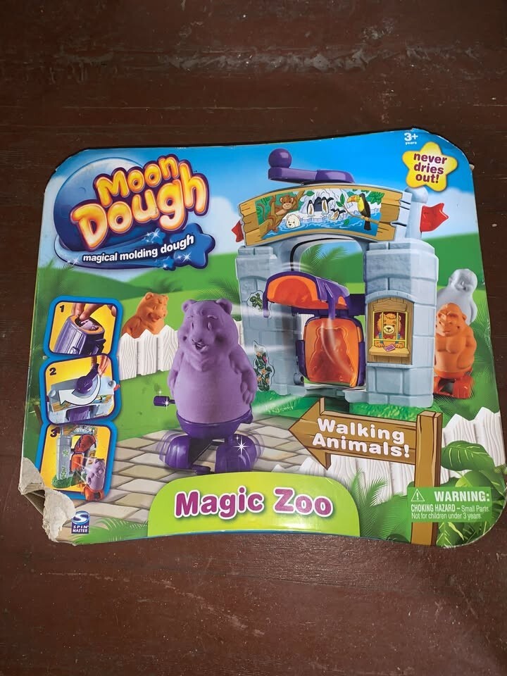 NEW Moon Dough Magic Zoo