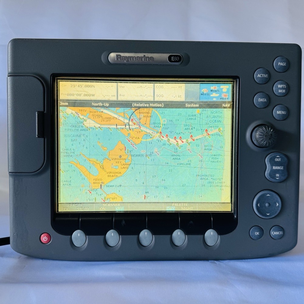 Raymarine E80 E02011 MFD Chartplotter Fishfinder Radar