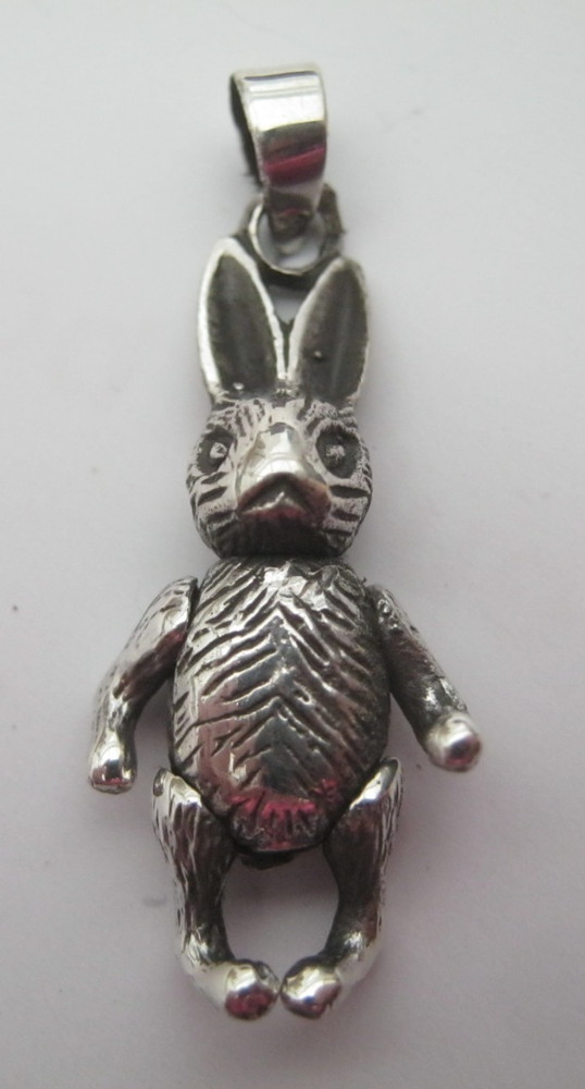 A Beautiful 925 Solid Silver Articulated Bunny Rabbit Pendant / Fob