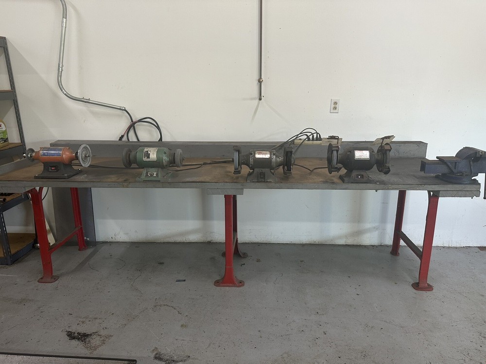 Work Bench with 4 Grinders and Vise