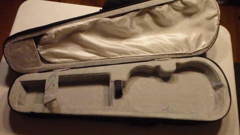 1/2 Scale Violin by Mendini by Cecillo with Case, Strings, Rosin, Bridge