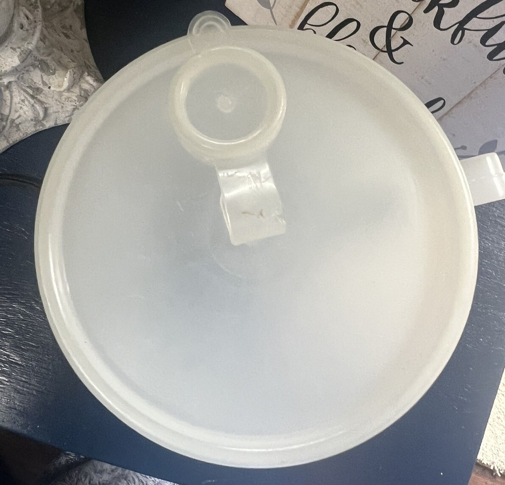 VTG Eagle Super Seal Pitcher 64oz 1/2 Gallon White
