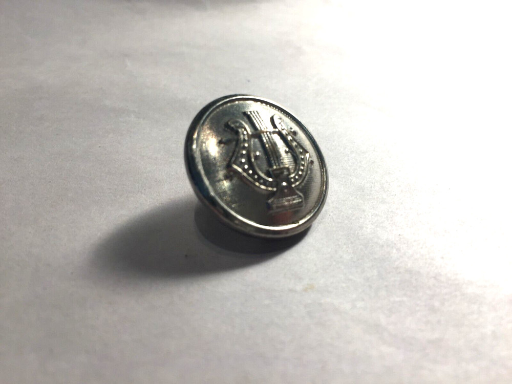 Band  Button