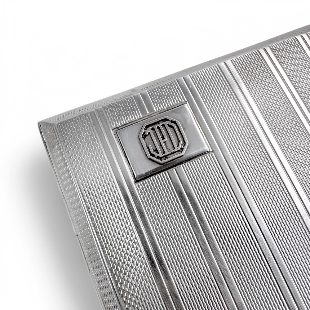 Large gilt sterling silver WWII cigarette case with engine-turned design, 130 g