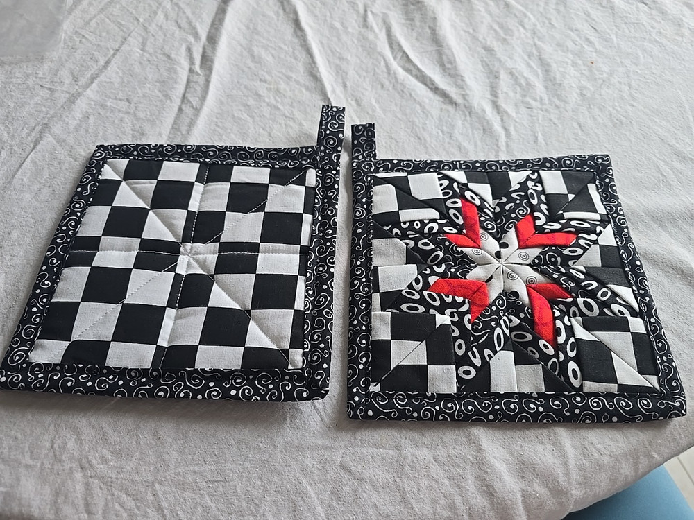 Set of 2 Hand Crafted Black White Check Patchwork Cooking Kitchen Pot Holders