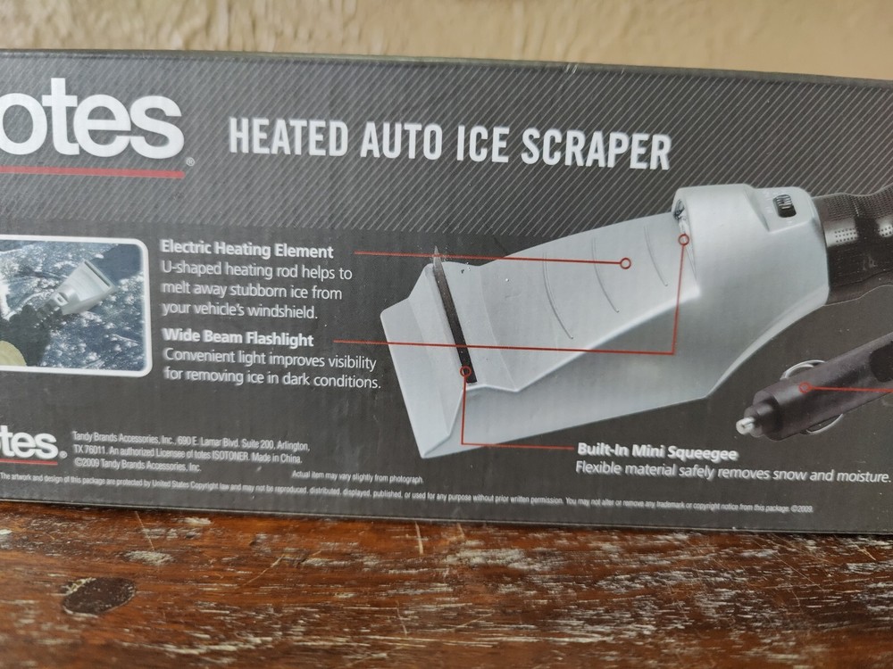 TOTES Heated Auto Car Ice Scraper with Built-In Flashlight 12V in package New