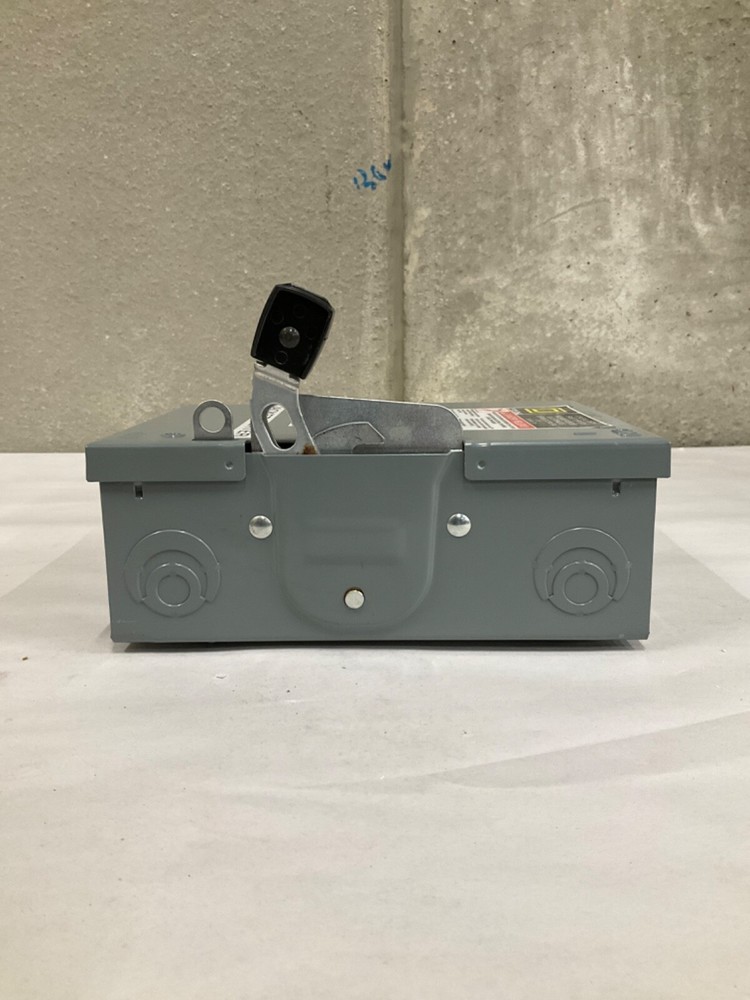SQUARE D DU321 30A SAFTEY SWITCH - ECS