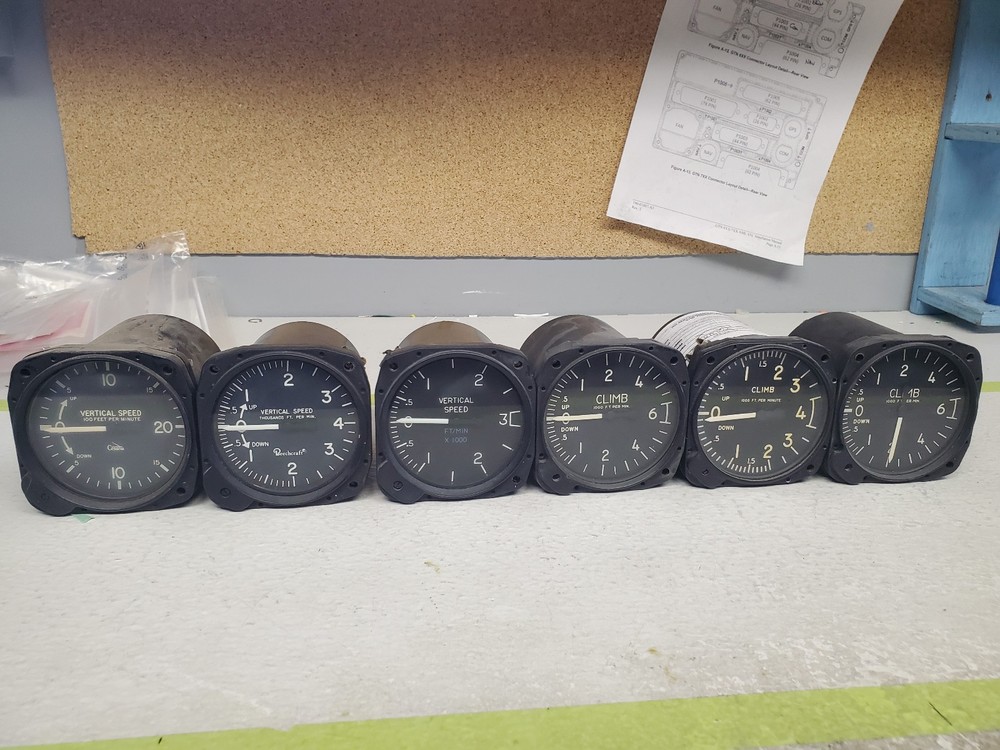 Lot of 6 Vertical Speed Indicators - read description