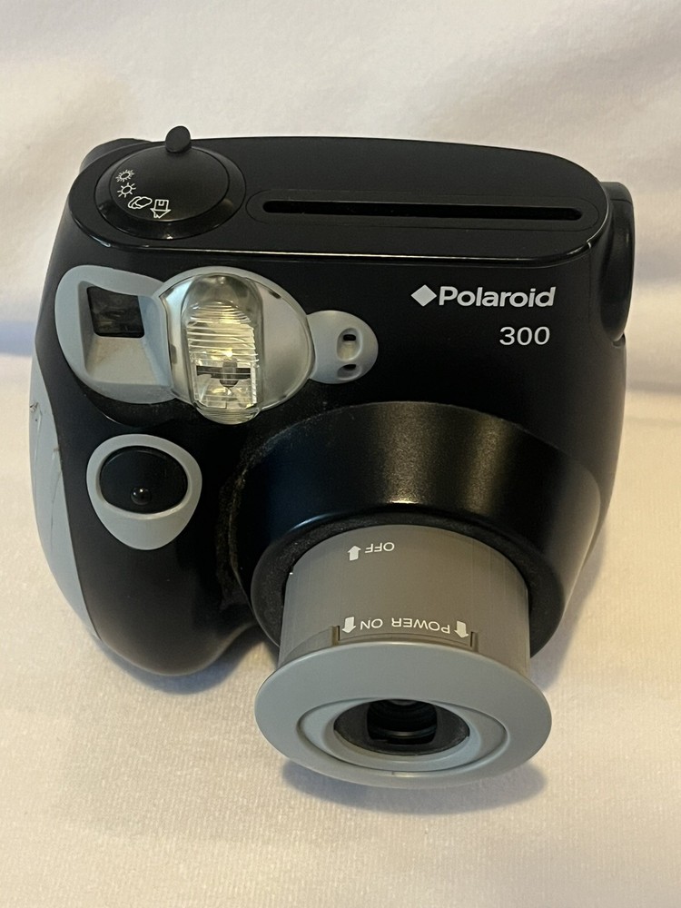 Polaroid 300 Camera in Black Instax GUC