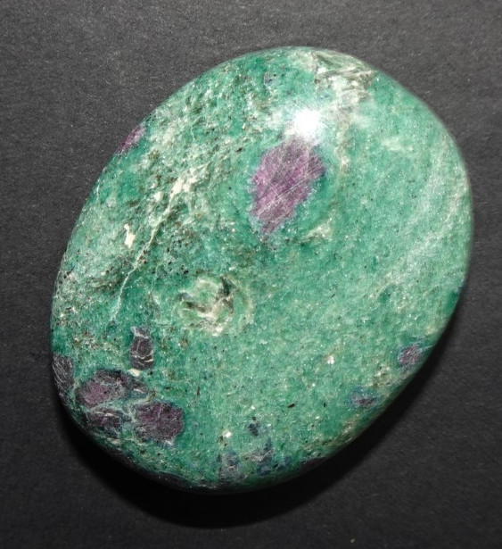 Ruby Fuchsite Palmstone - India sc1008