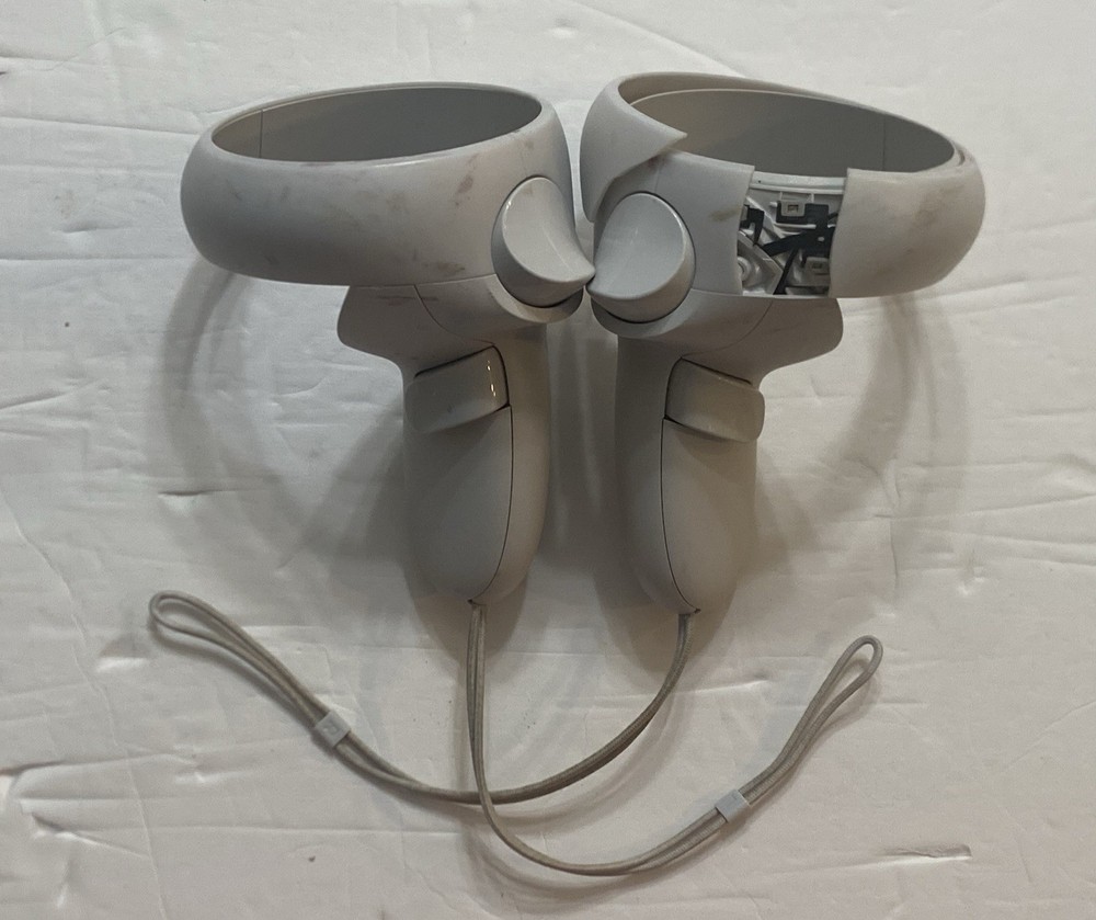 GENUINE Oculus Meta Quest 2 VR Controller Pair (For Parts)