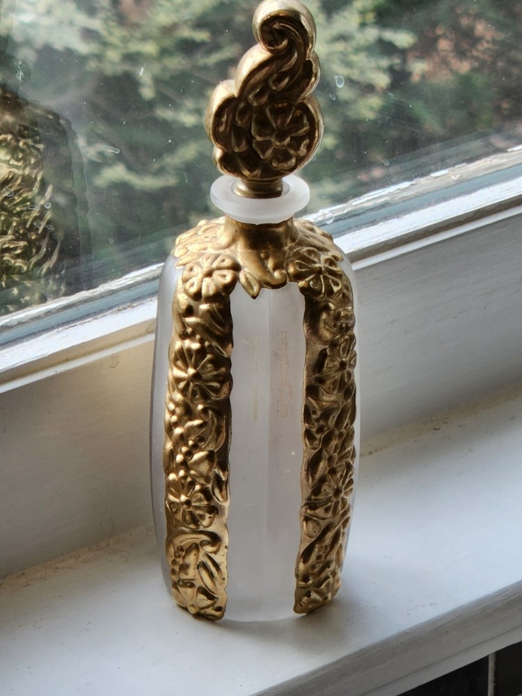DECORATIVE FROSTED PERFUME BOTTLE WITH GOLD COLUMNS #1005