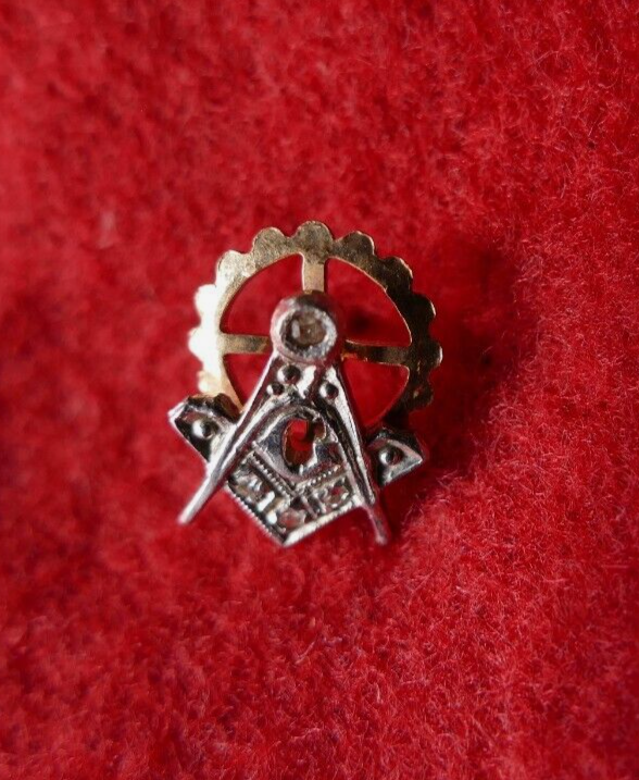 antique masonic lapel pin compass & square marked platinum