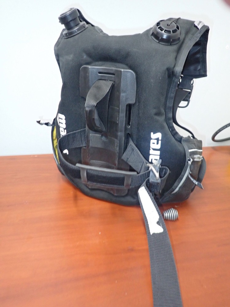 Mares Frontier Vera Womens BCD Medium Used