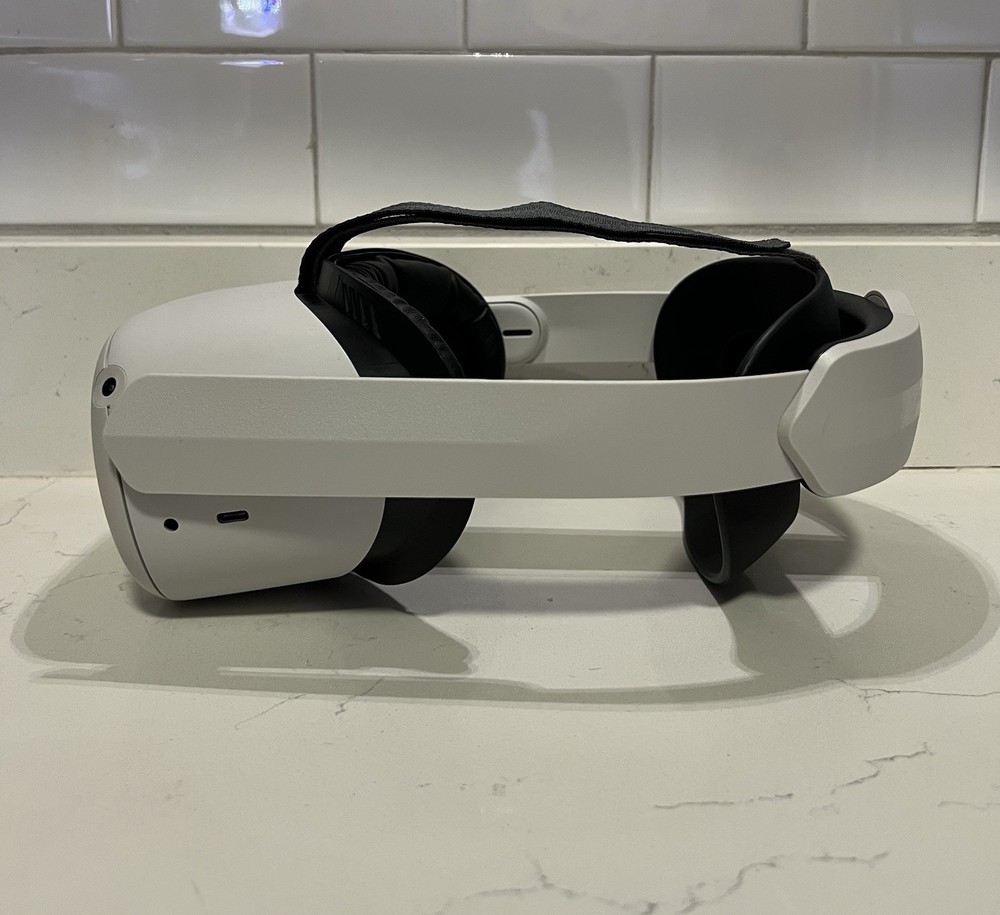 Meta Oculus Quest 2 - 64GB VR Headset + Elite Headstrap