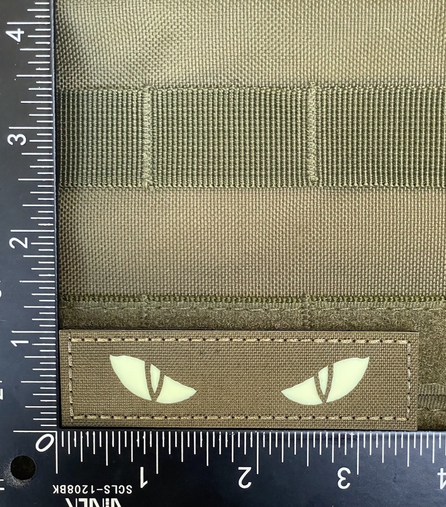 Reptile Cat IR Glow Eyes morale Tactical infrared patch Hook Loop Green