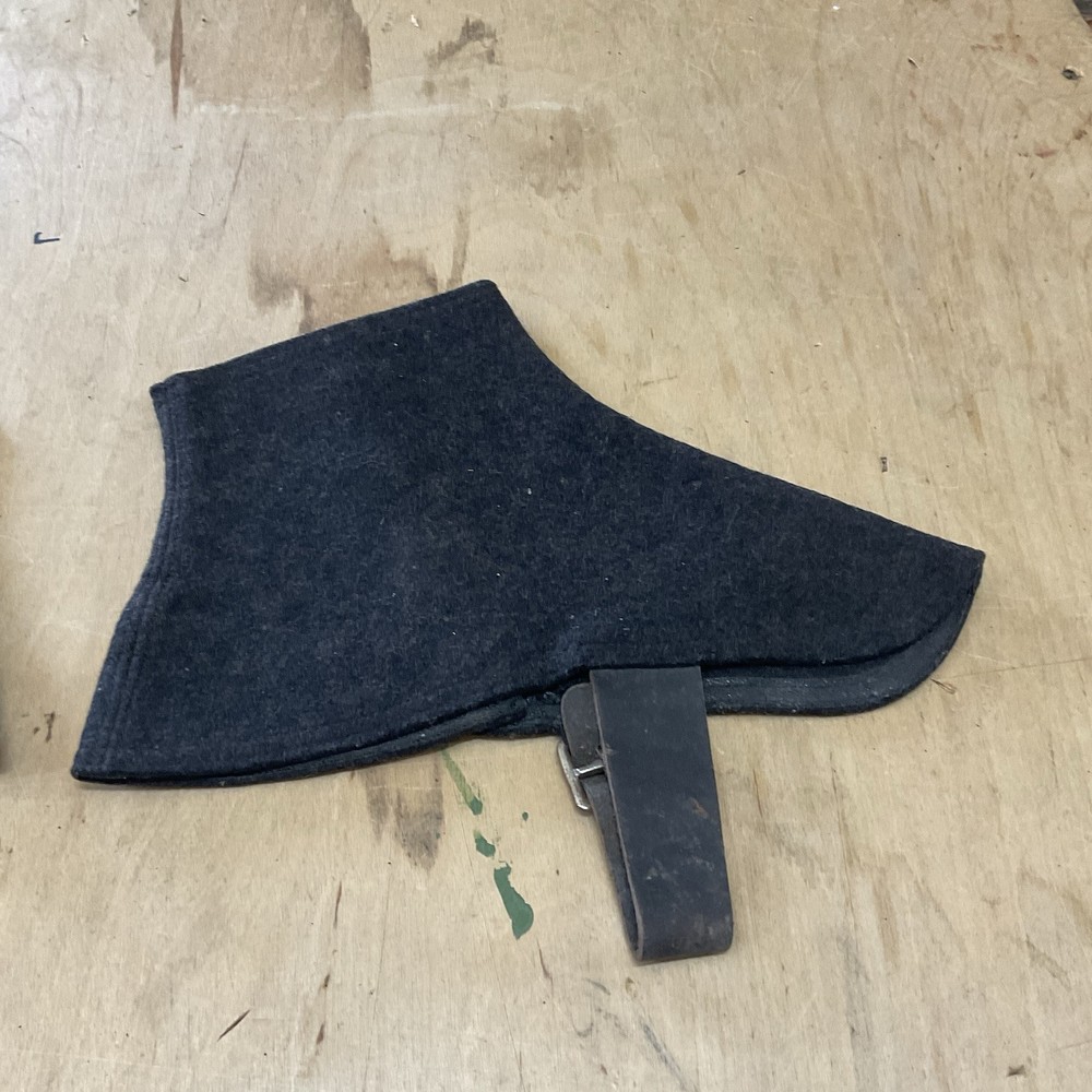 WWII Cloth Gaiters Bring Backs o487