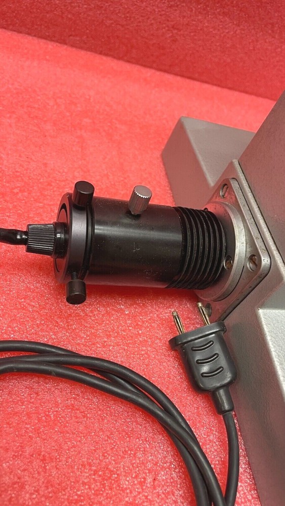 LEITZ MICROSCOPE WITH DIALUX TABLE (FOR PARTS OR REPAIR)