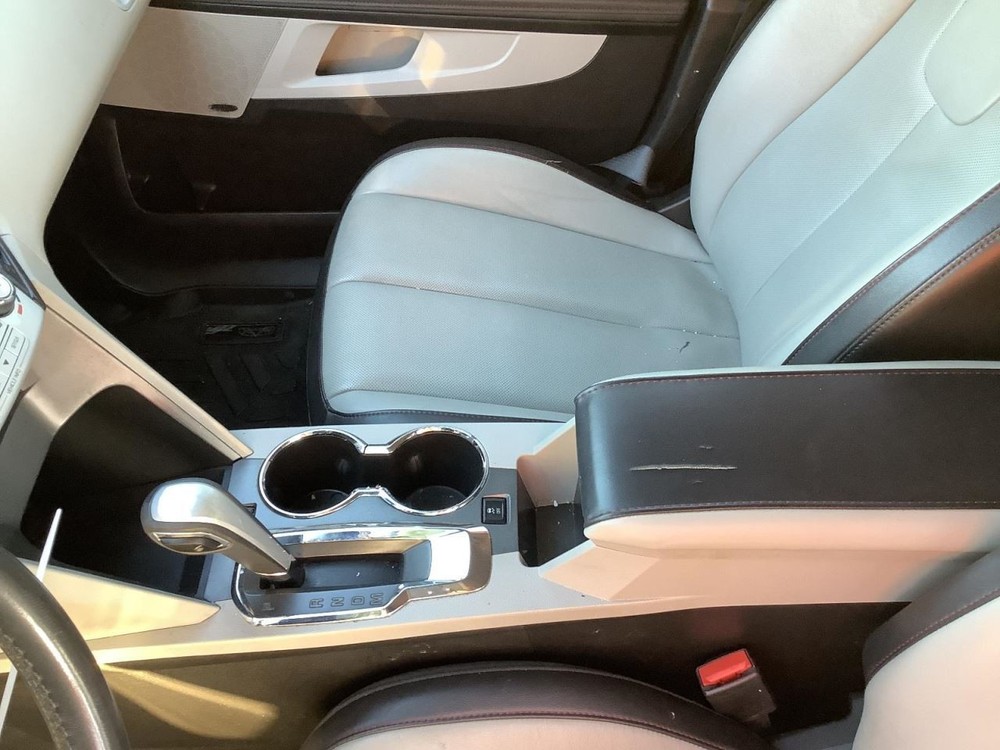 EQUINOX 2012 Glove Box 4734566