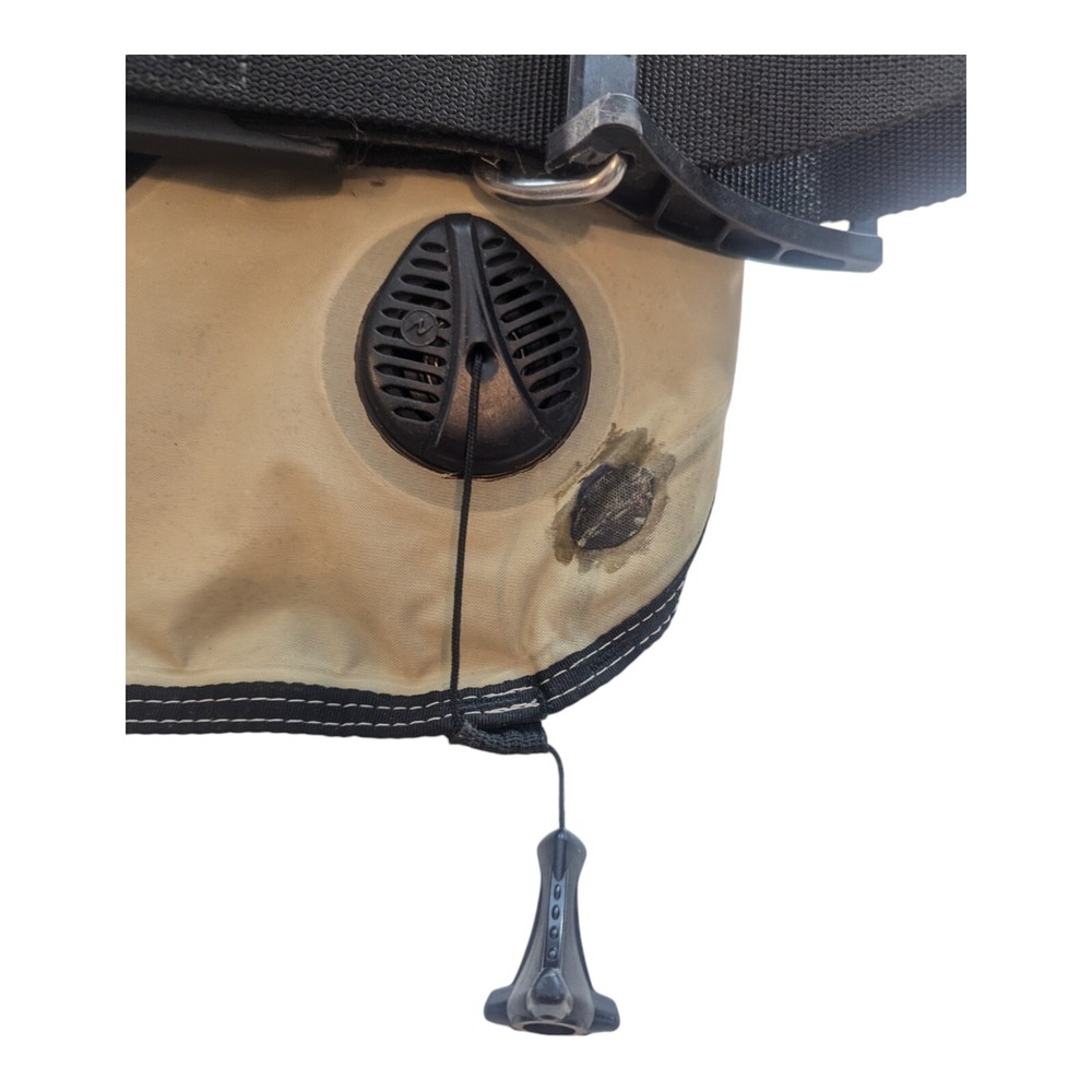 Aqualung Zuma - Size Small/Medium - 2 Patches