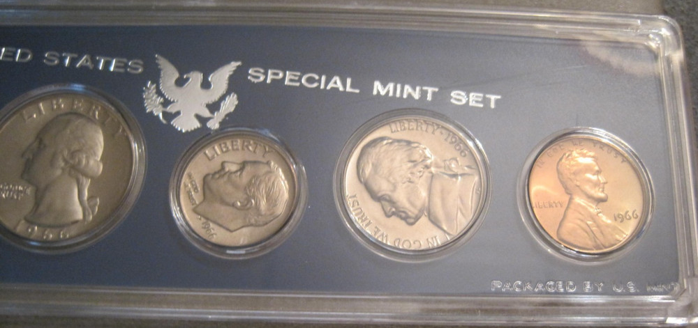 MINT ERROR AS SHOWN - 1966 UNCIRCULATED SPECIAL MINT SET IN ORIGINAL BOX *** 649