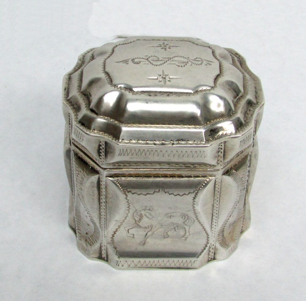 DUTCH SILVER ENGRAVED HORSE ON TRINKET / PILL BOX