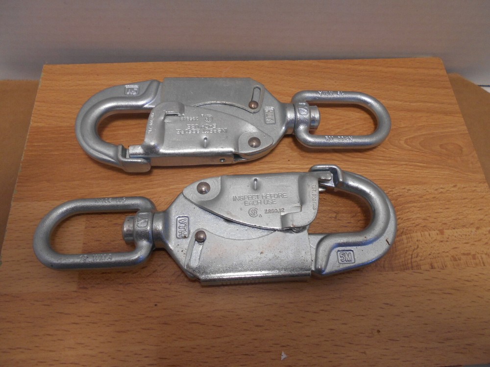 Carabiner hook spring loaded 3600 Lb Gate ( 2 Hooks ) NOS