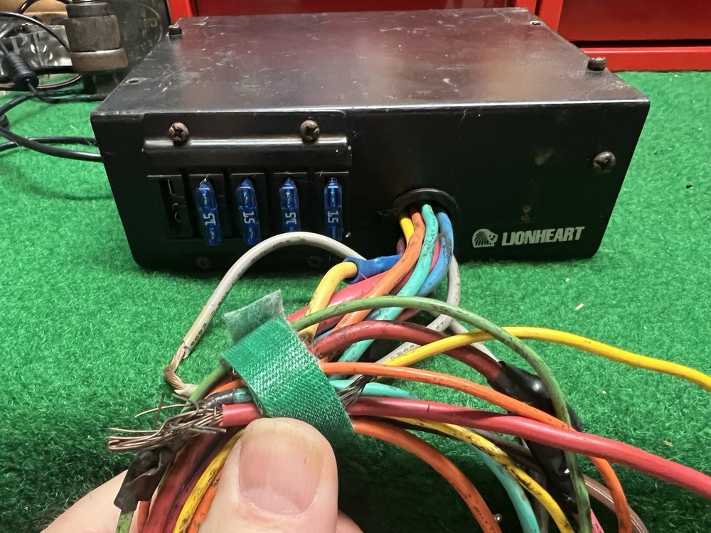 Federal Signal 6-SWITCH, SWITCH BOX With FUSES & WIRES.