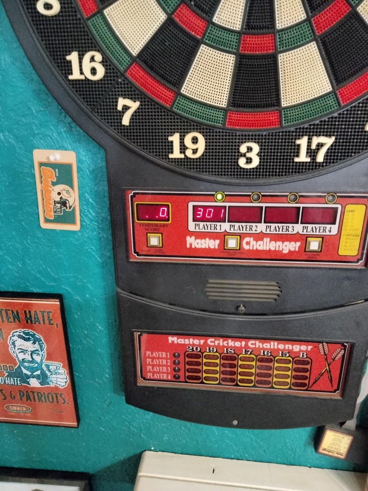 Master Challenger Electronic dart board with 4 additional game cartridges