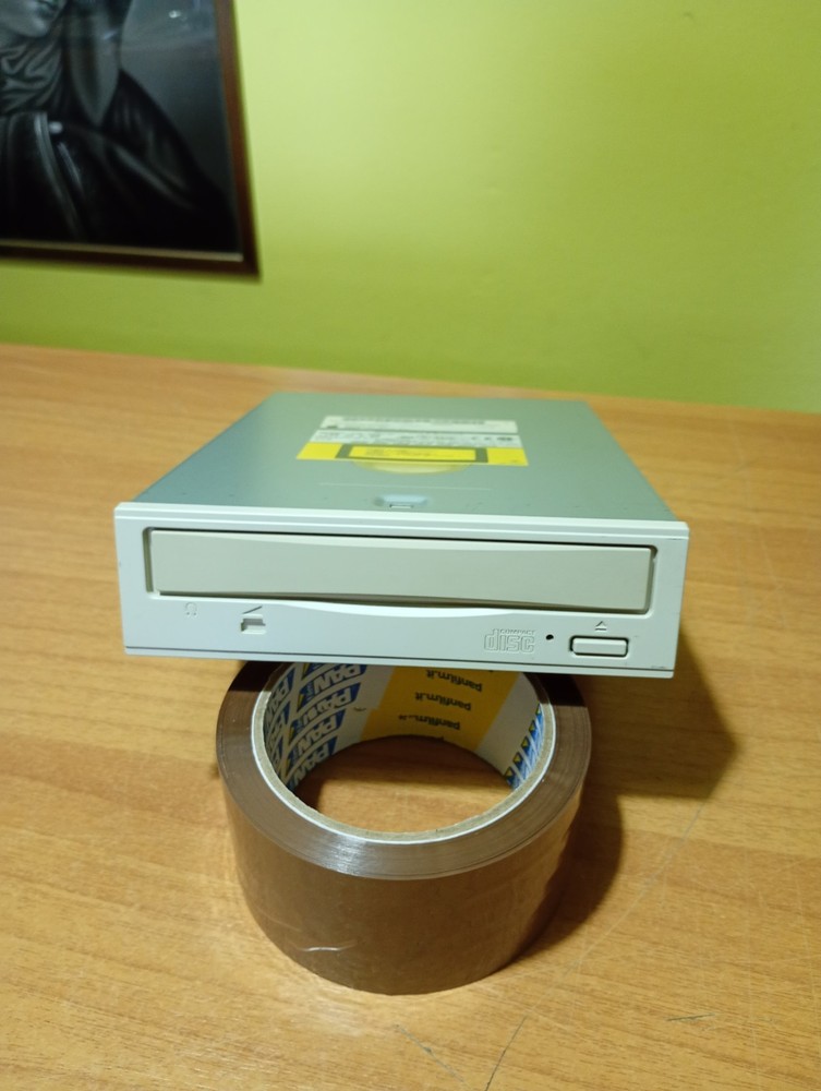 VINTAGE APPLE CD PLAYER MODEL CR-506-C USED