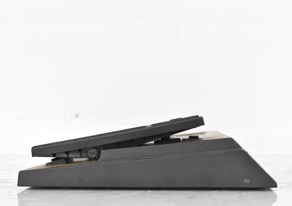 ROLAND GR-33 GUITAR SYNTHESIZER MULTI-EFFECTS PEDAL