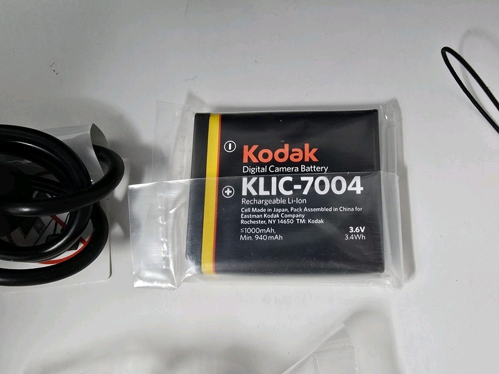 Kodak PlayTouch Zi10 Video Camera (Blue) - OPEN BOX
