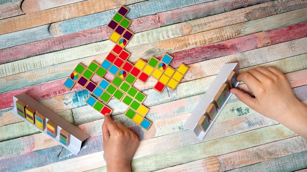 Asmodee Chromino Tabletop Game (Multilingual Edition) - Colorful Domino Strategy