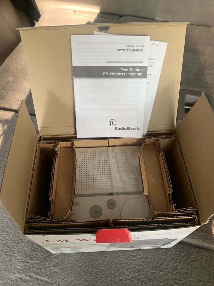 RadioShack Wireless FM Intercom Three-Phase Compatible 43-493 White New Open Box