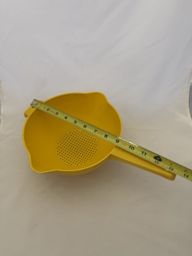 Vintage Tupperware 2 Quart Colander Strainer w/Handle 2 Pour Spouts Yellow Read
