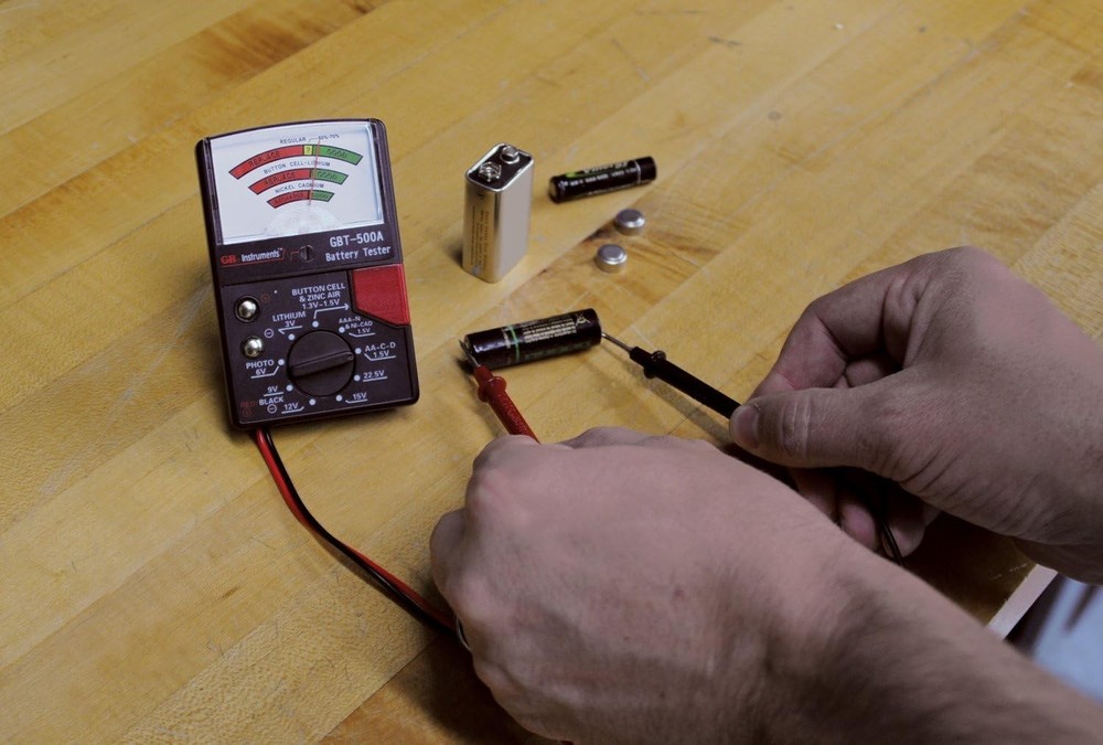 Multi-Range Analog Battery Tester - Efficient Voltage Measurement for Home Use