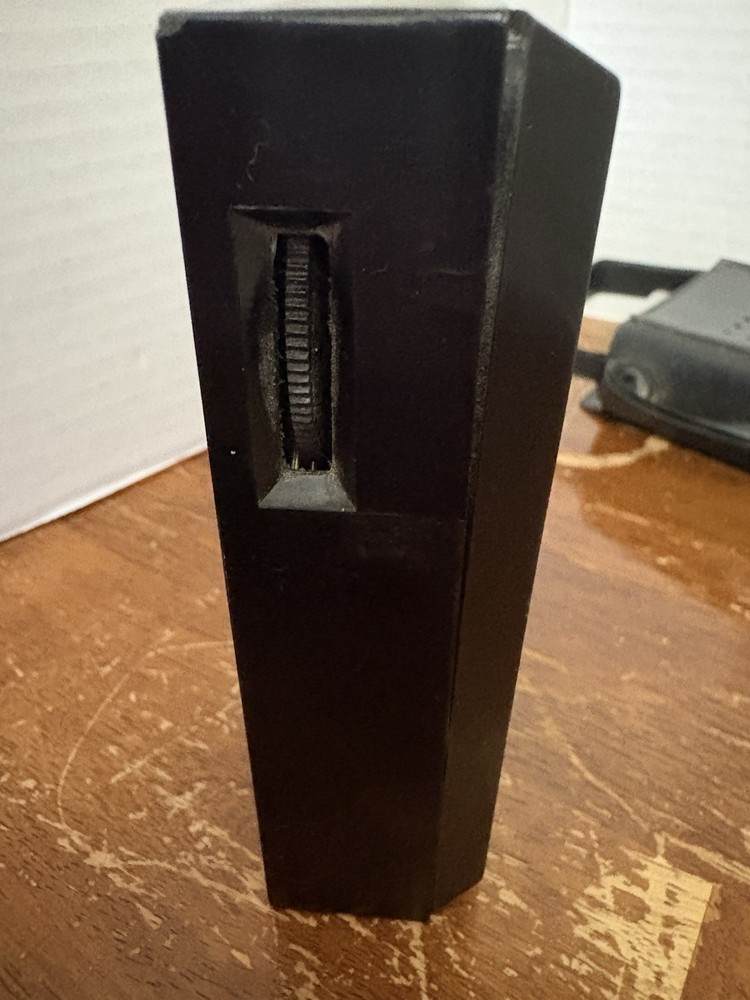 Jade 8 solid state AM transistor radio with case tested working