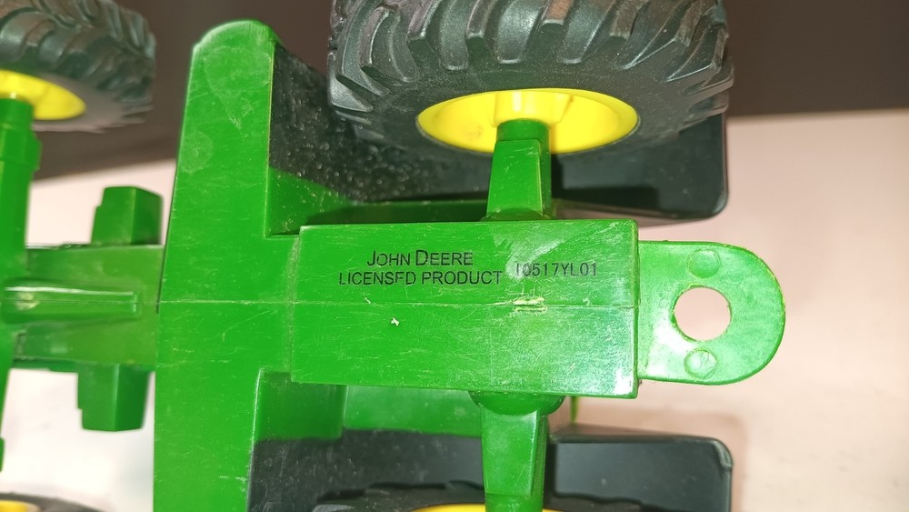 Die Cast Tractor Ertl John Deere 7220 No Front Loader Used